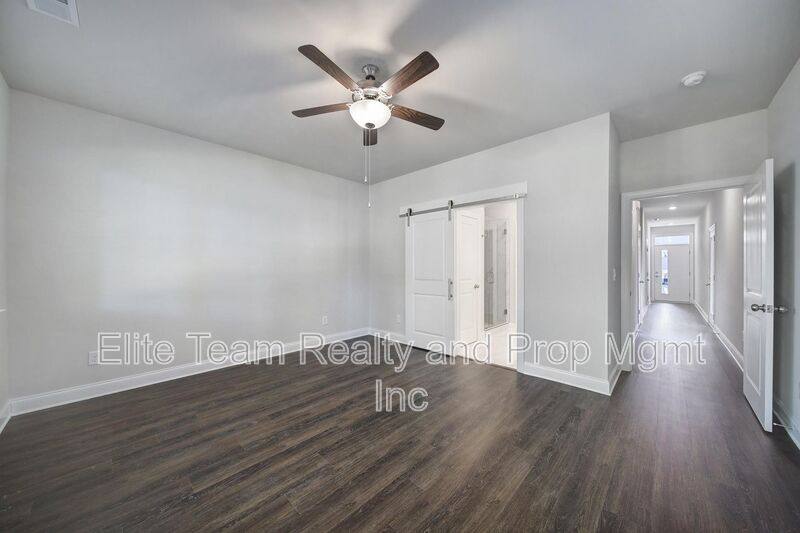 Townhouse for rent at 2432 Arty Ave, Charlotte, NC 28208