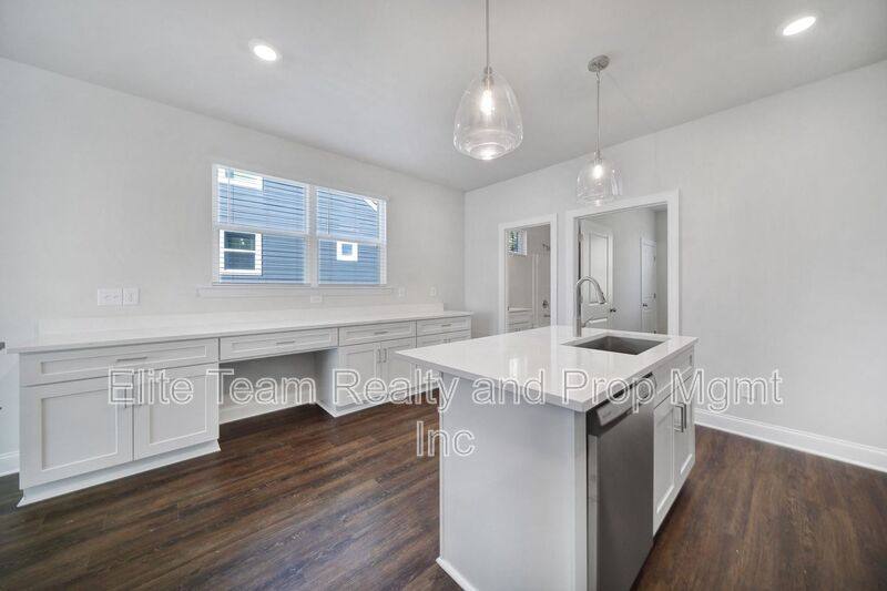 Townhouse for rent at 2432 Arty Ave, Charlotte, NC 28208