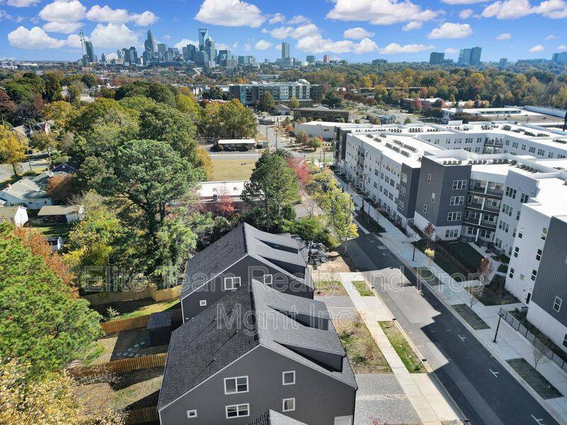 Townhouse for rent at 2432 Arty Ave, Charlotte, NC 28208