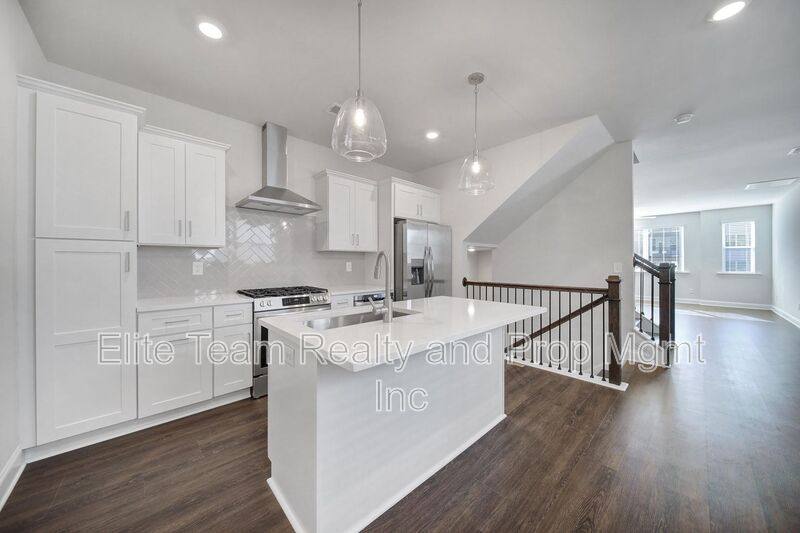 Townhouse for rent at 2432 Arty Ave, Charlotte, NC 28208