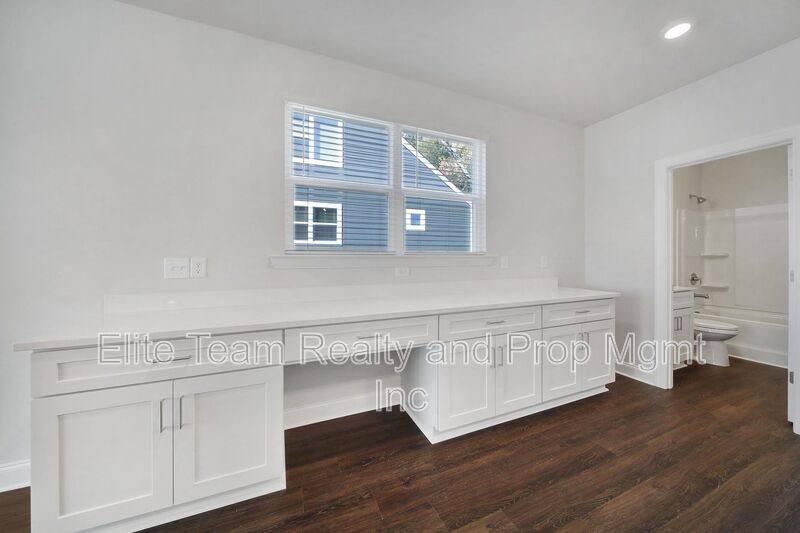 Townhouse for rent at 2432 Arty Ave, Charlotte, NC 28208