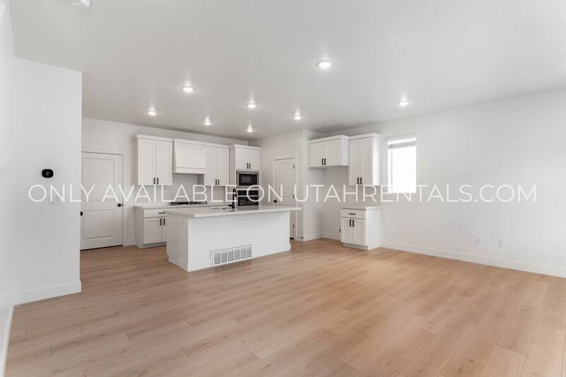 Townhouse for rent at 76 S Moonlit Rd, Mapleton, UT 84664