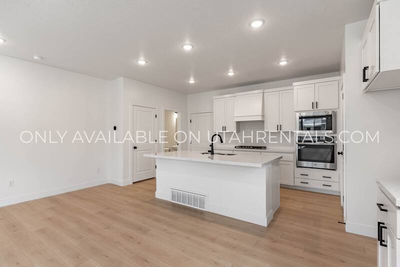 Townhouse for rent at 76 S Moonlit Rd, Mapleton, UT 84664
