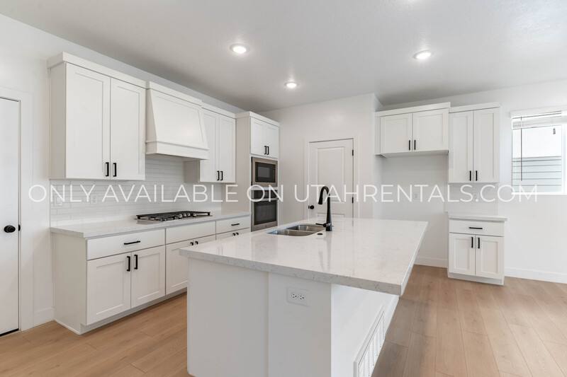 Townhouse for rent at 76 S Moonlit Rd, Mapleton, UT 84664