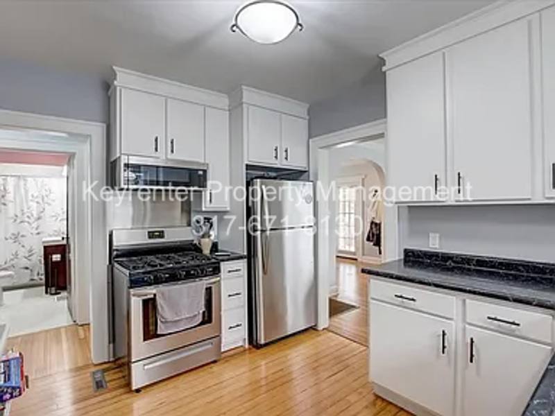 House for rent at 528 W 43rd St, Indianapolis, IN 46208