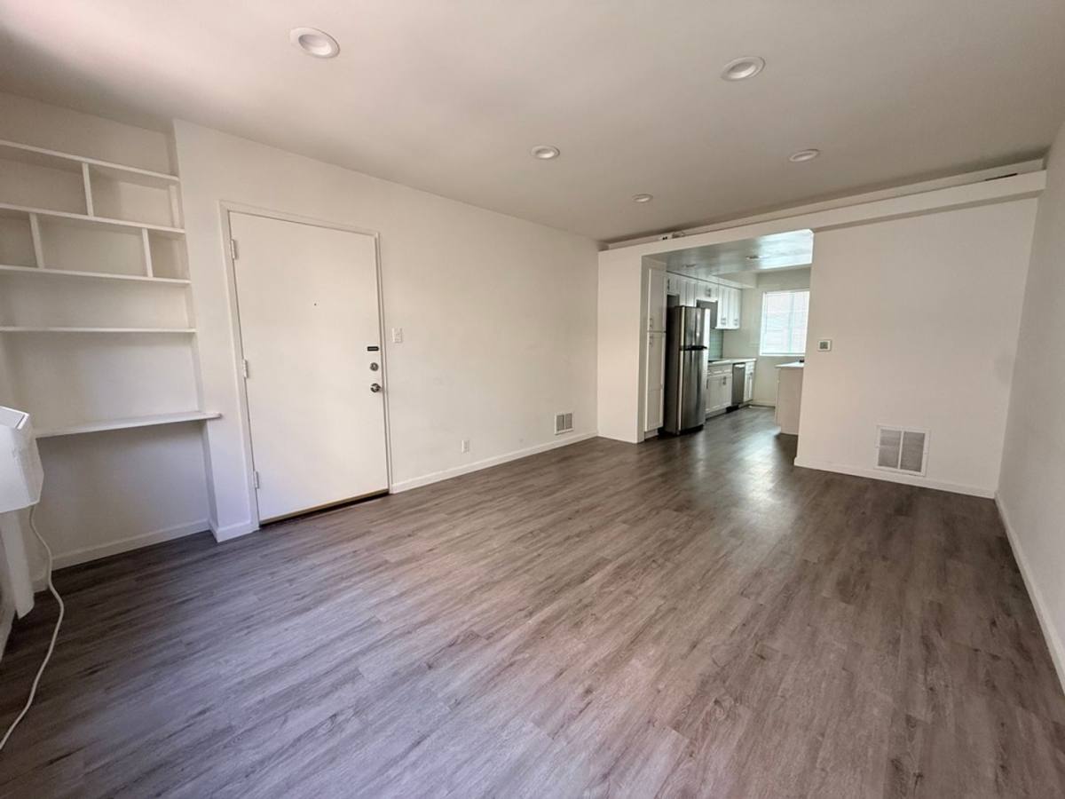 Apartment for rent at 149 S Spalding Dr, Beverly Hills, CA 90212