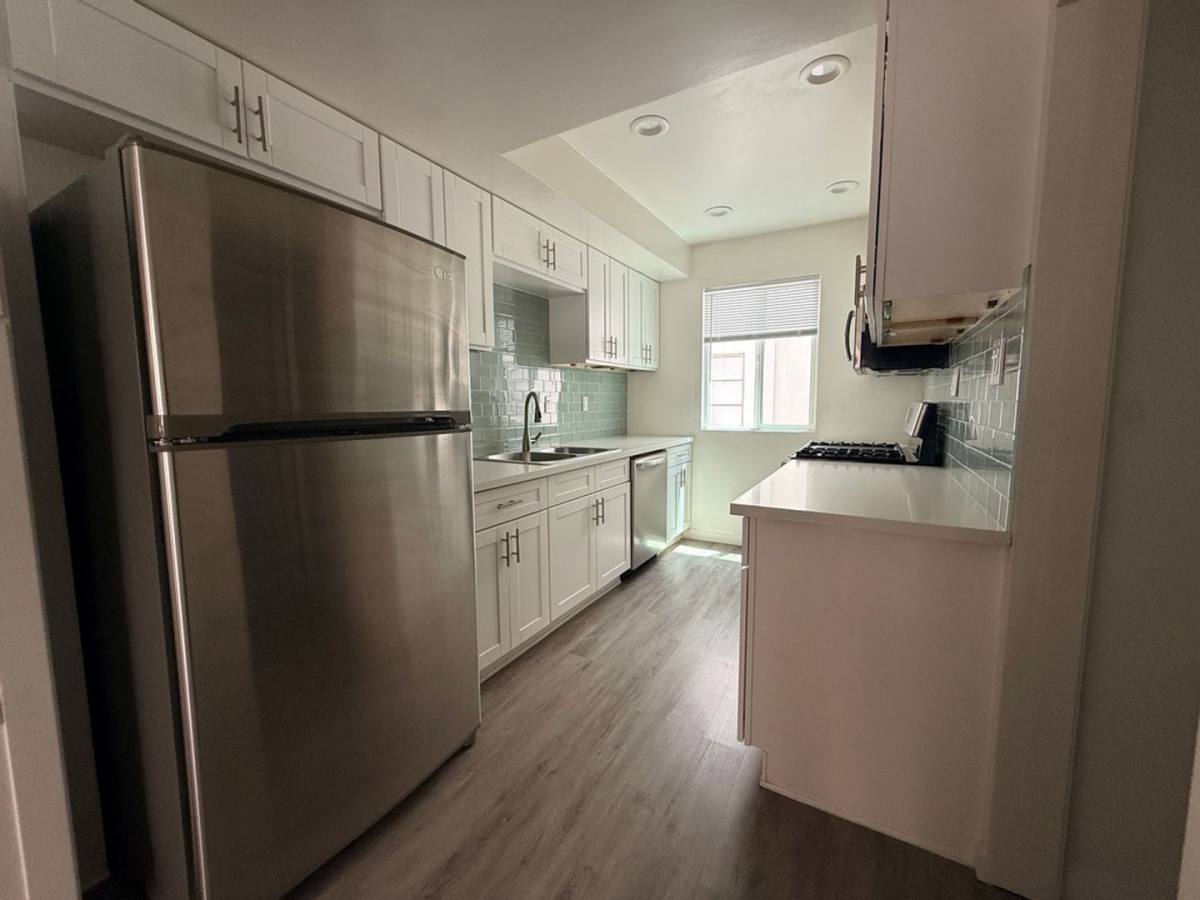 Apartment for rent at 149 S Spalding Dr, Beverly Hills, CA 90212