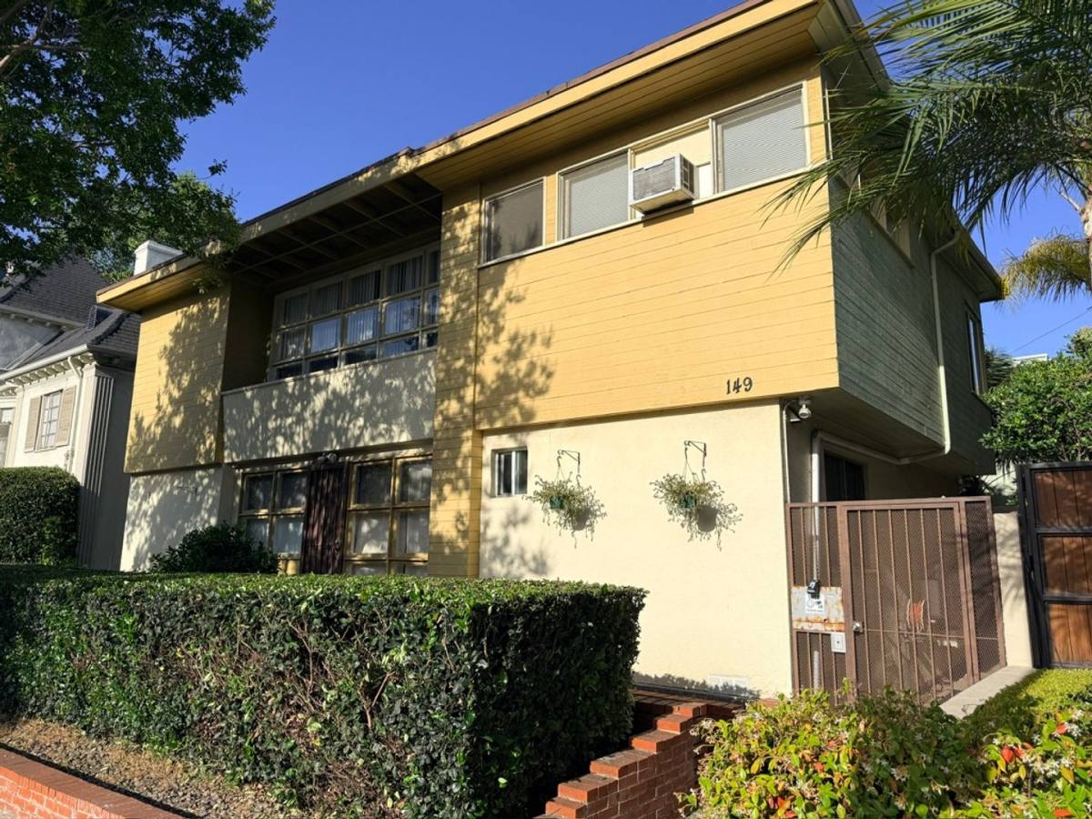 Apartment for rent at 149 S Spalding Dr, Beverly Hills, CA 90212
