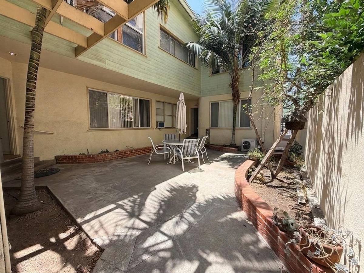 Apartment for rent at 149 S Spalding Dr, Beverly Hills, CA 90212