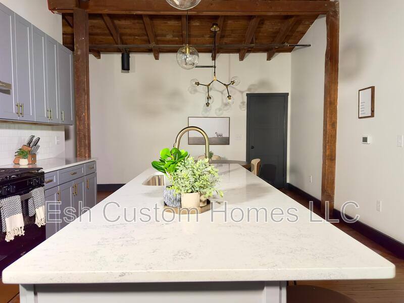 Apartment for rent at 437 W Grant St #302, Lancaster, PA 17603