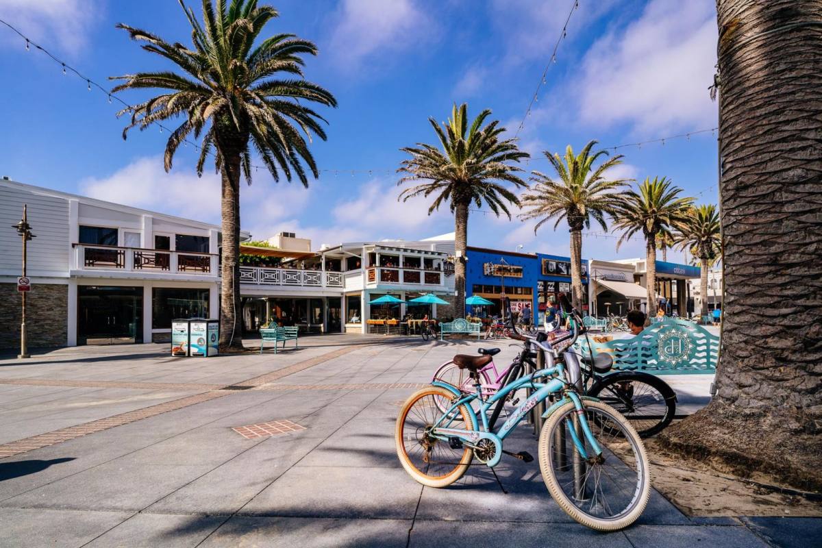 Apartment for rent at 921 Monterey Blvd, Hermosa Beach, CA 90254