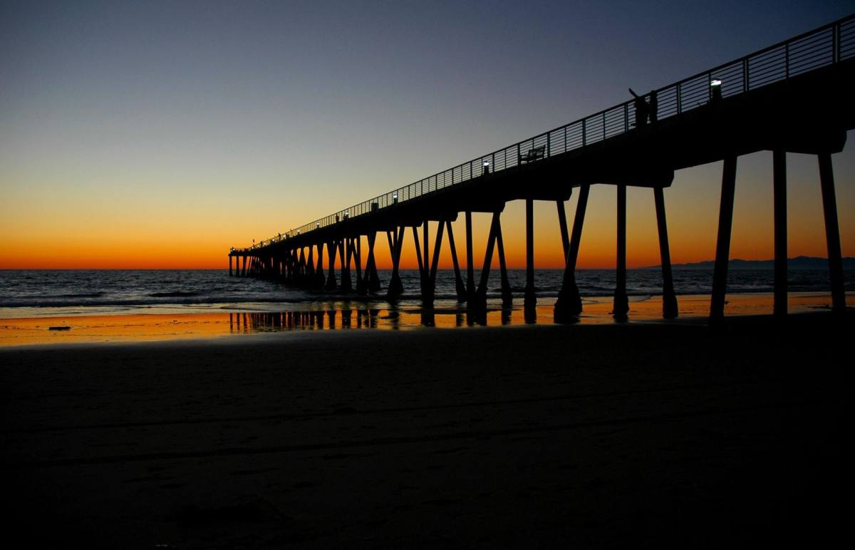 Apartment for rent at 921 Monterey Blvd, Hermosa Beach, CA 90254