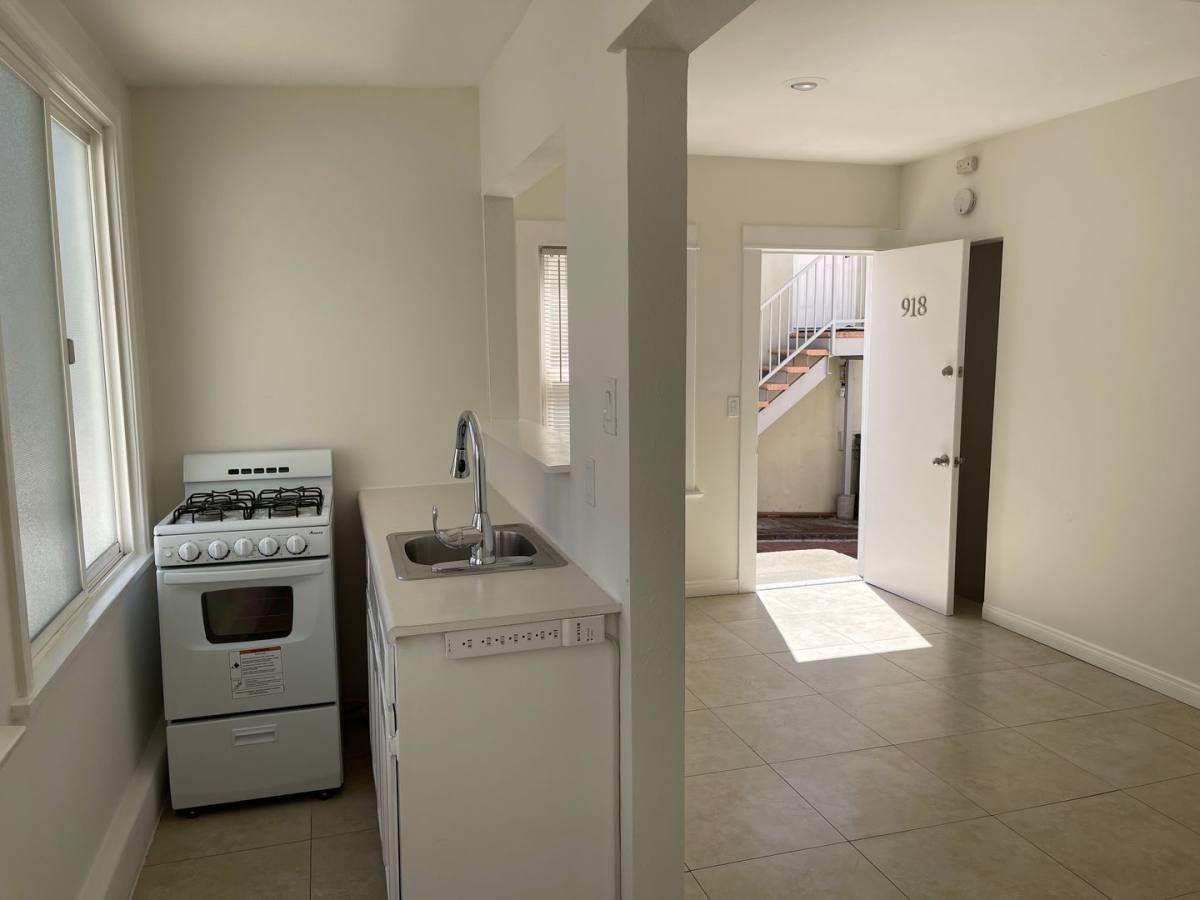 Apartment for rent at 921 Monterey Blvd, Hermosa Beach, CA 90254