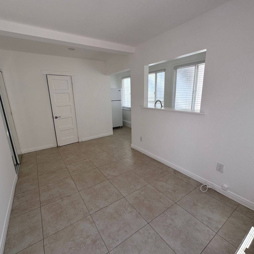 Apartment for rent at 921 Monterey Blvd, Hermosa Beach, CA 90254