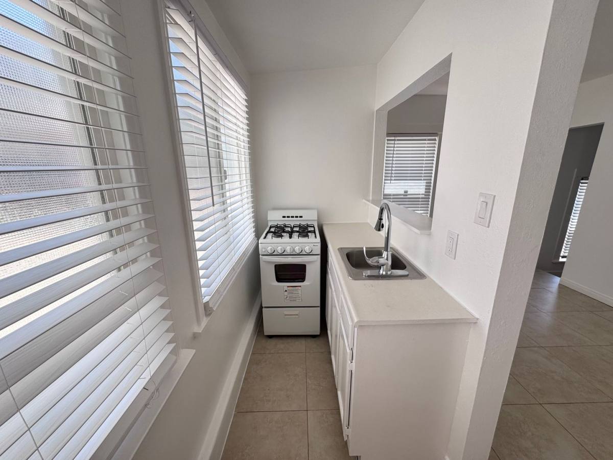Apartment for rent at 921 Monterey Blvd, Hermosa Beach, CA 90254