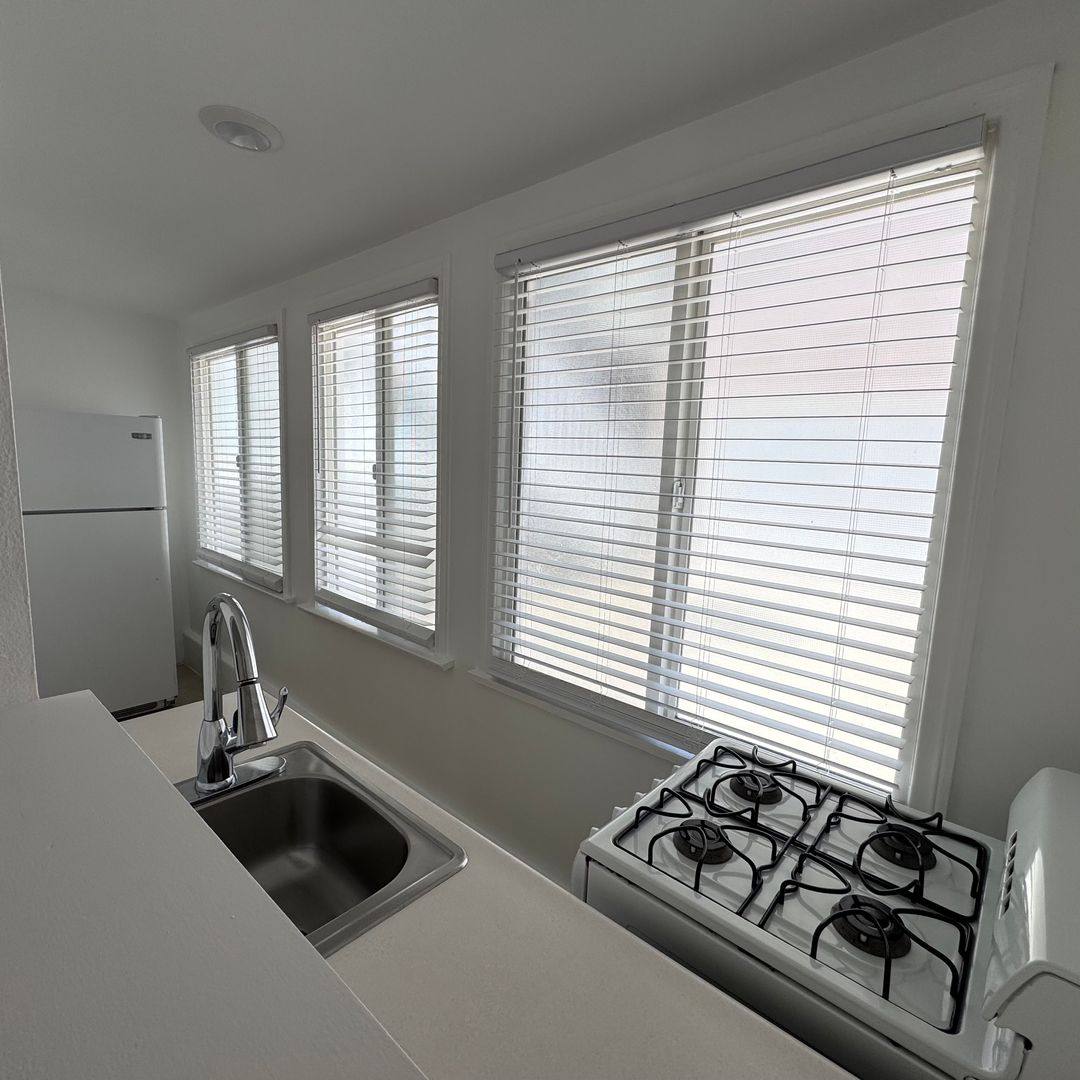 Apartment for rent at 921 Monterey Blvd, Hermosa Beach, CA 90254