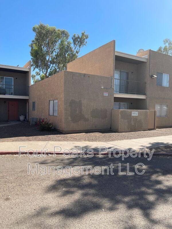 House for rent at 2813 E Paradise Lane #201, Phoenix, AZ 85032