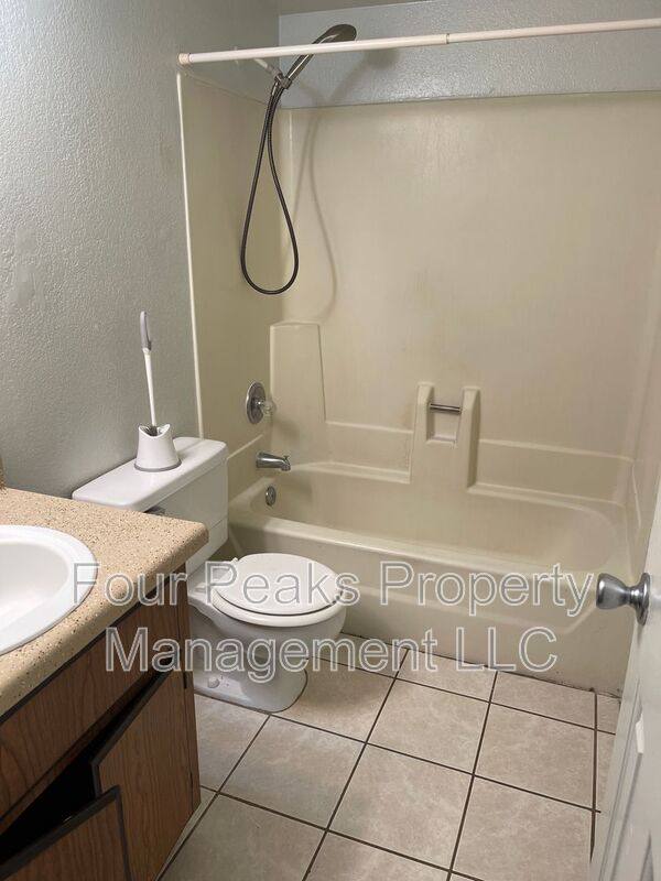 House for rent at 2813 E Paradise Lane #201, Phoenix, AZ 85032