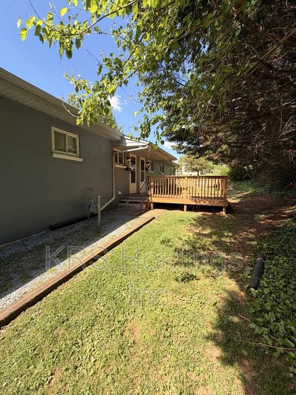 Apartment for rent at 8 Parkwood Ave #B, Lynchburg, VA 24501