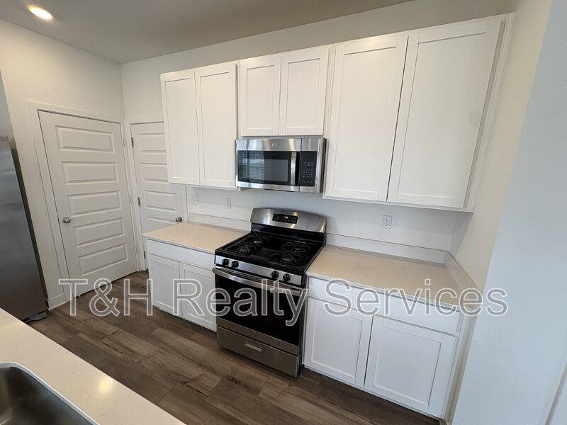 House for rent at 6831 Orchard Run Circle, Whitestown, IN 46075