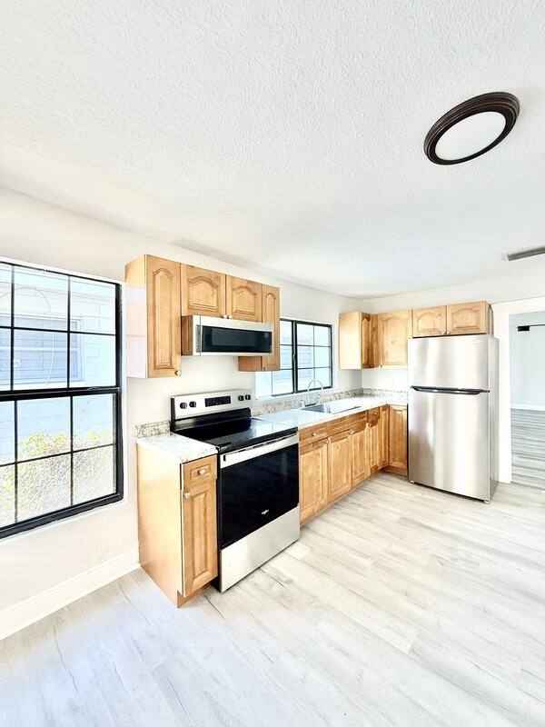 House for rent at 2425 Auburn St S, Saint Petersburg, FL 33712