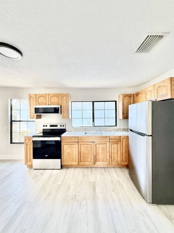 House for rent at 2425 Auburn St S, Saint Petersburg, FL 33712