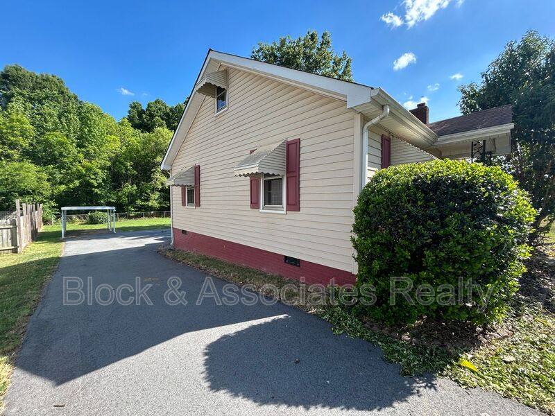 House for rent at 110 Oakland Ave, Kernersville, NC 27284