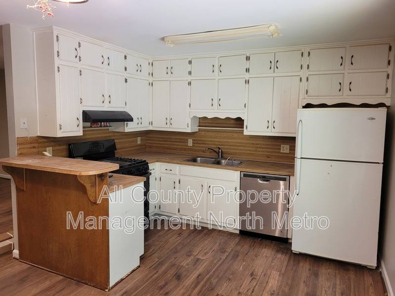 House for rent at 285 Sequoyah Dr, Alpharetta, GA 30004