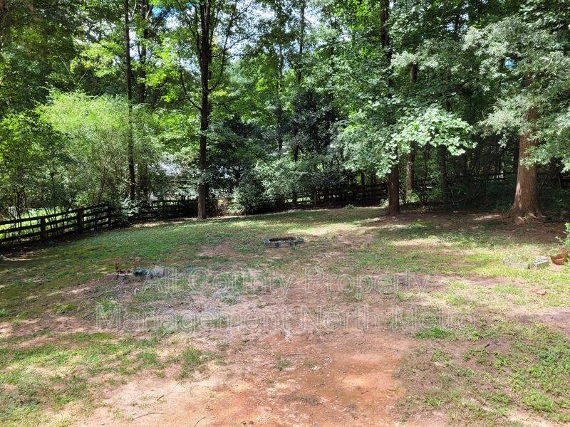 House for rent at 285 Sequoyah Dr, Alpharetta, GA 30004