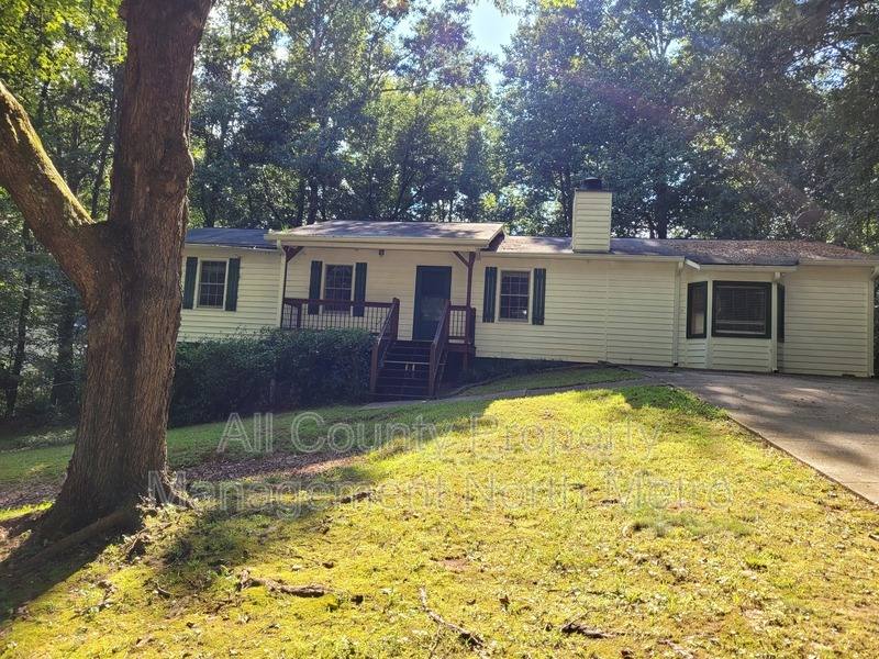 House for rent at 285 Sequoyah Dr, Alpharetta, GA 30004
