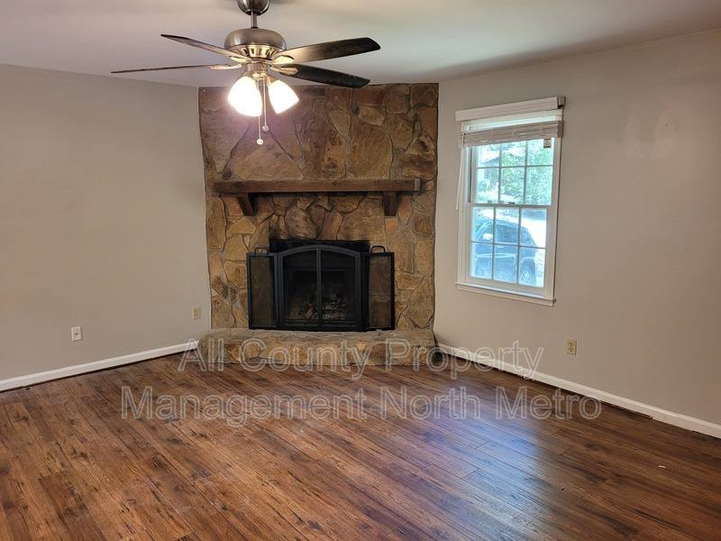House for rent at 285 Sequoyah Dr, Alpharetta, GA 30004