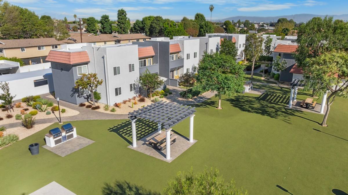 Apartment for rent at 13884 Euclid Ave, Garden Grove, CA 92843