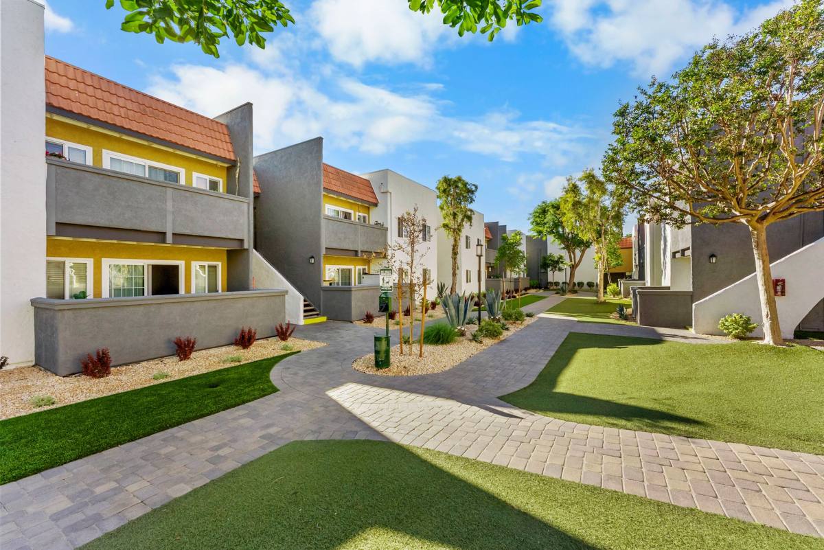 Apartment for rent at 13884 Euclid Ave, Garden Grove, CA 92843