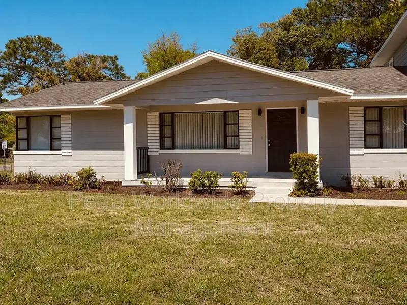 House for rent at 131 W Atwater Ave #1, Eustis, FL 32726
