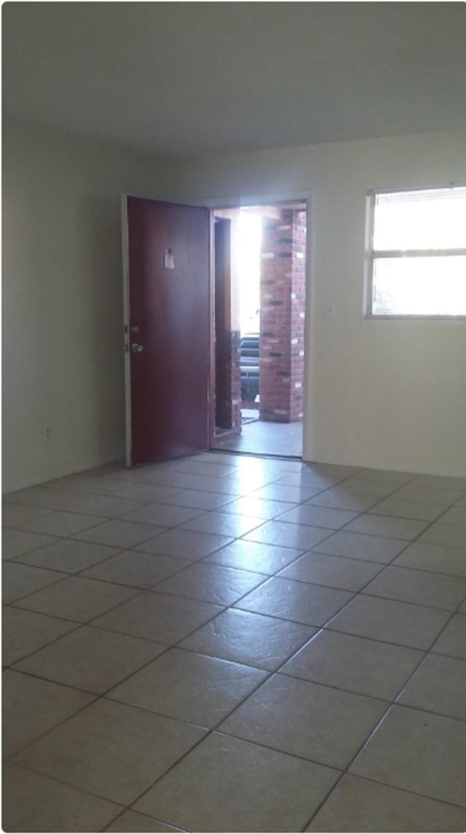 Apartment for rent at 2525 Royal Palm Ave, Fort Myers, FL 33901