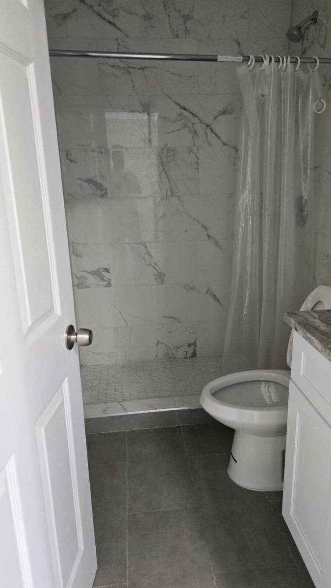 Apartment for rent at 2525 Royal Palm Ave, Fort Myers, FL 33901