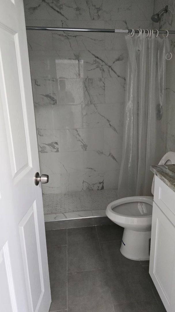 Apartment for rent at 2525 Royal Palm Ave, Fort Myers, FL 33901