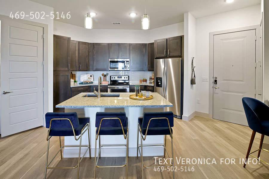 Apartment for rent at 850 Greenside Dr, Richardson, TX 75080