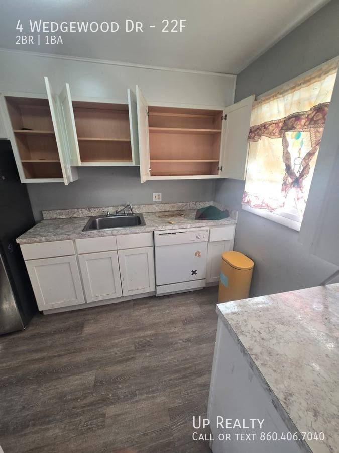 Apartment for rent at 4 Wedgewood Dr, Bloomfield, CT 06002