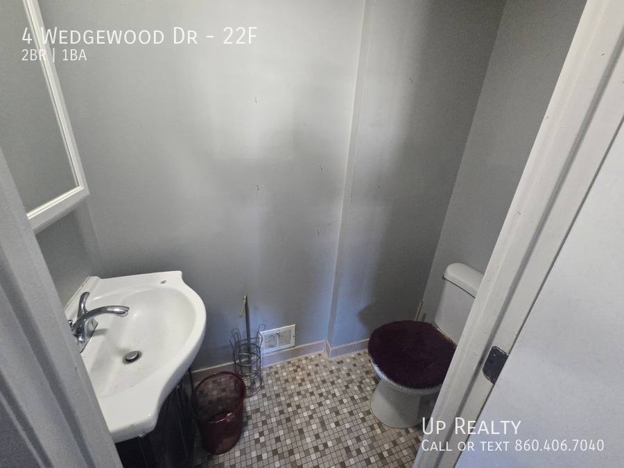 Apartment for rent at 4 Wedgewood Dr, Bloomfield, CT 06002