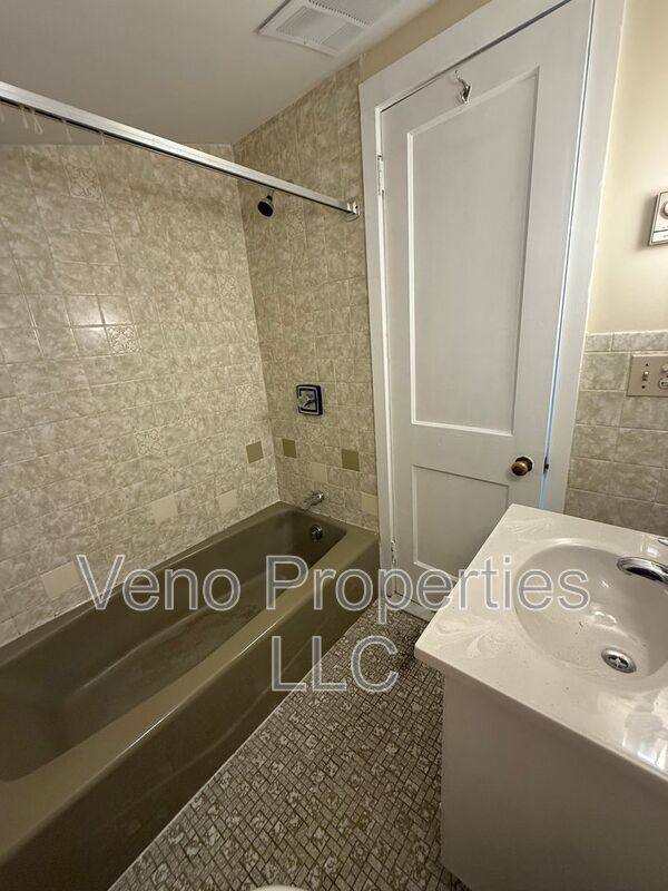 Apartment for rent at 1 Pleasant St #2E, Cambridge, NY 12816