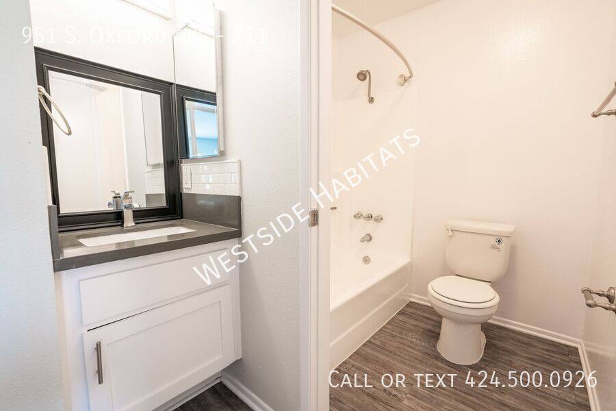 Apartment for rent at 951 S Oxford Ave, Los Angeles, CA 90006