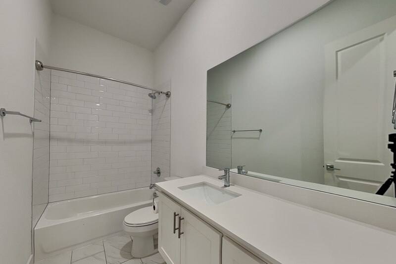Apartment for rent at 112 E Oscar Dr, Dallas, TX 75203