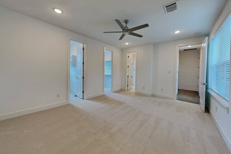 Apartment for rent at 112 E Oscar Dr, Dallas, TX 75203