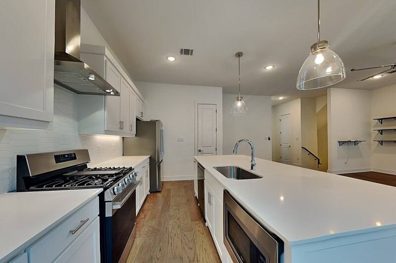 Apartment for rent at 112 E Oscar Dr, Dallas, TX 75203