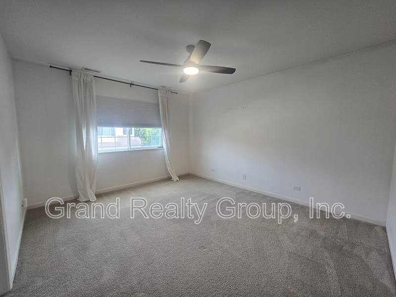 Townhouse for rent at 376 S Jade Lane, Round Lake, IL 60073