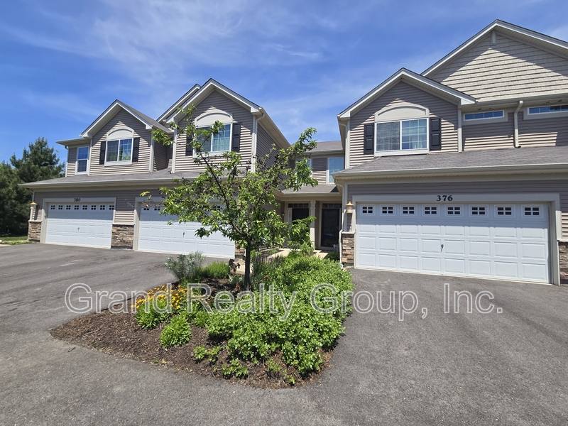 Townhouse for rent at 376 S Jade Lane, Round Lake, IL 60073