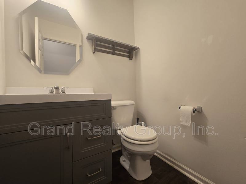 Townhouse for rent at 376 S Jade Lane, Round Lake, IL 60073
