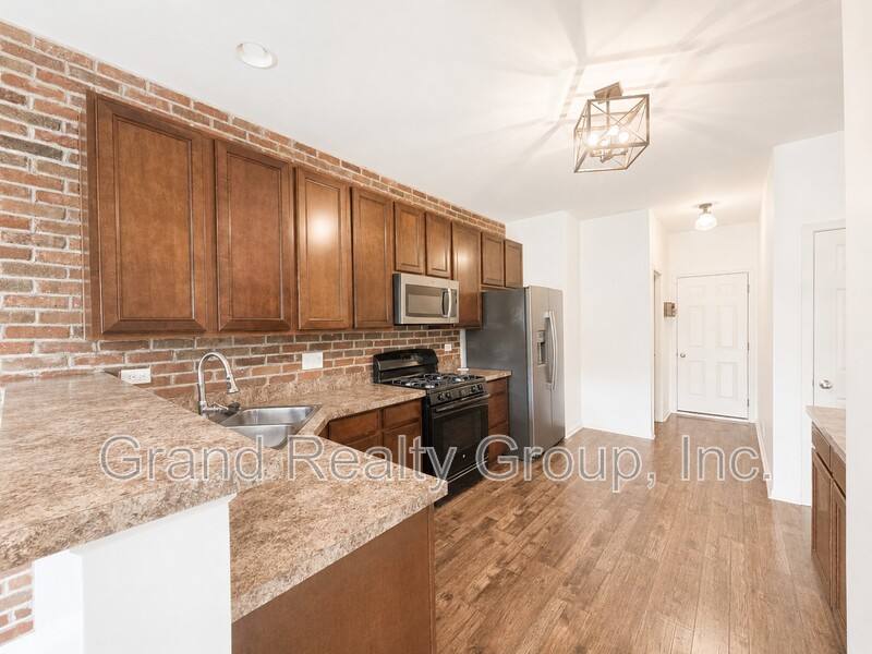 Townhouse for rent at 376 S Jade Lane, Round Lake, IL 60073