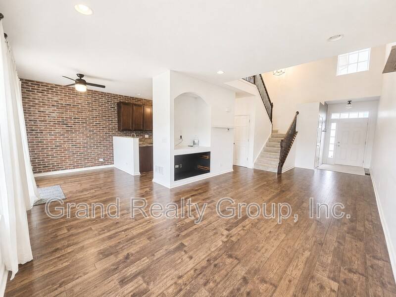 Townhouse for rent at 376 S Jade Lane, Round Lake, IL 60073